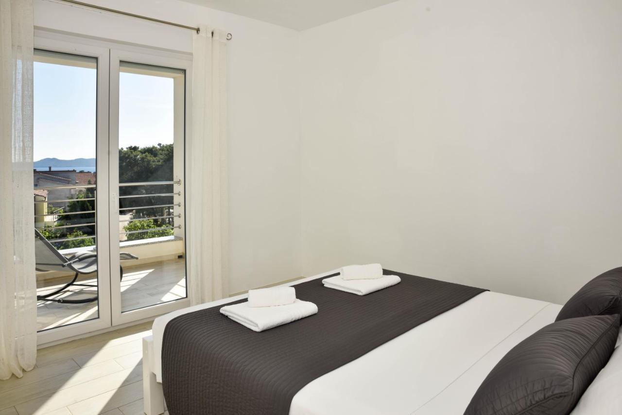 Apartment Deluxe Villa Carlotta Zara Esterno foto