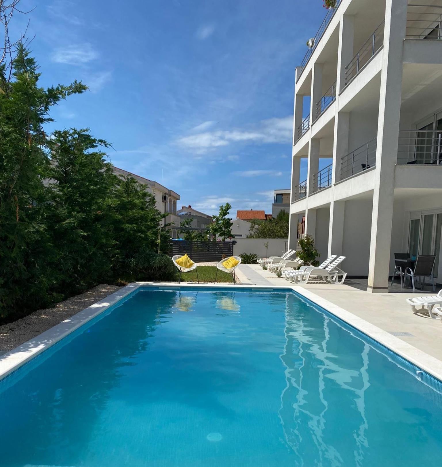 Apartment Deluxe Villa Carlotta Zara Esterno foto