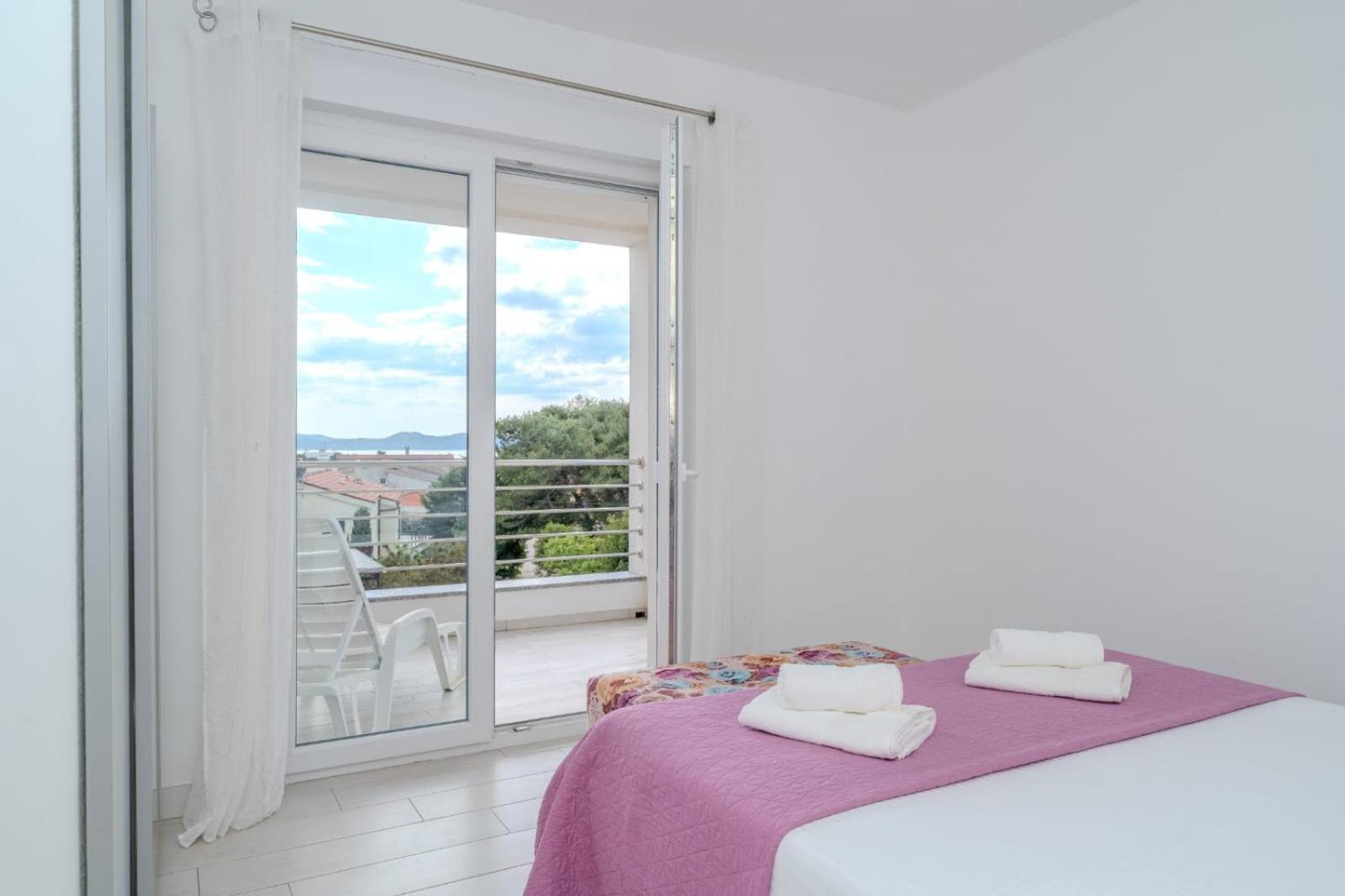 Apartment Deluxe Villa Carlotta Zara Esterno foto