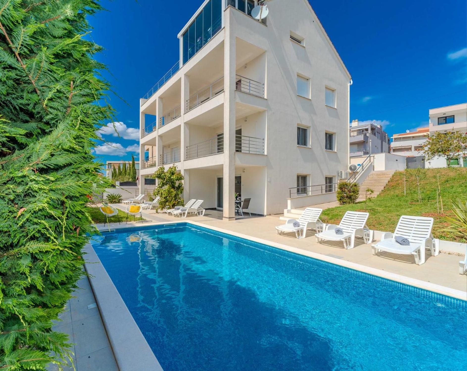 Apartment Deluxe Villa Carlotta Zara Esterno foto