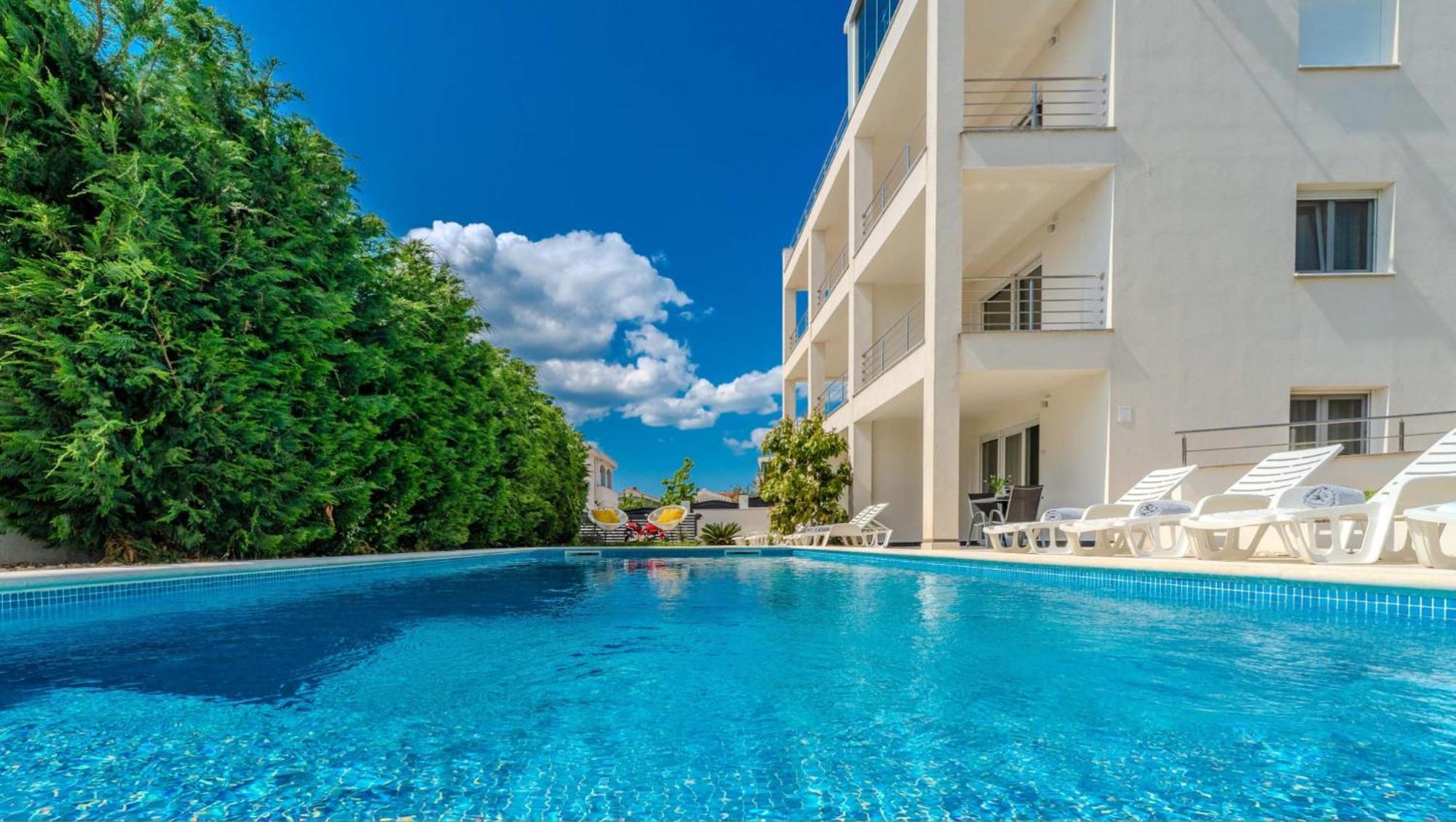 Apartment Deluxe Villa Carlotta Zara Esterno foto