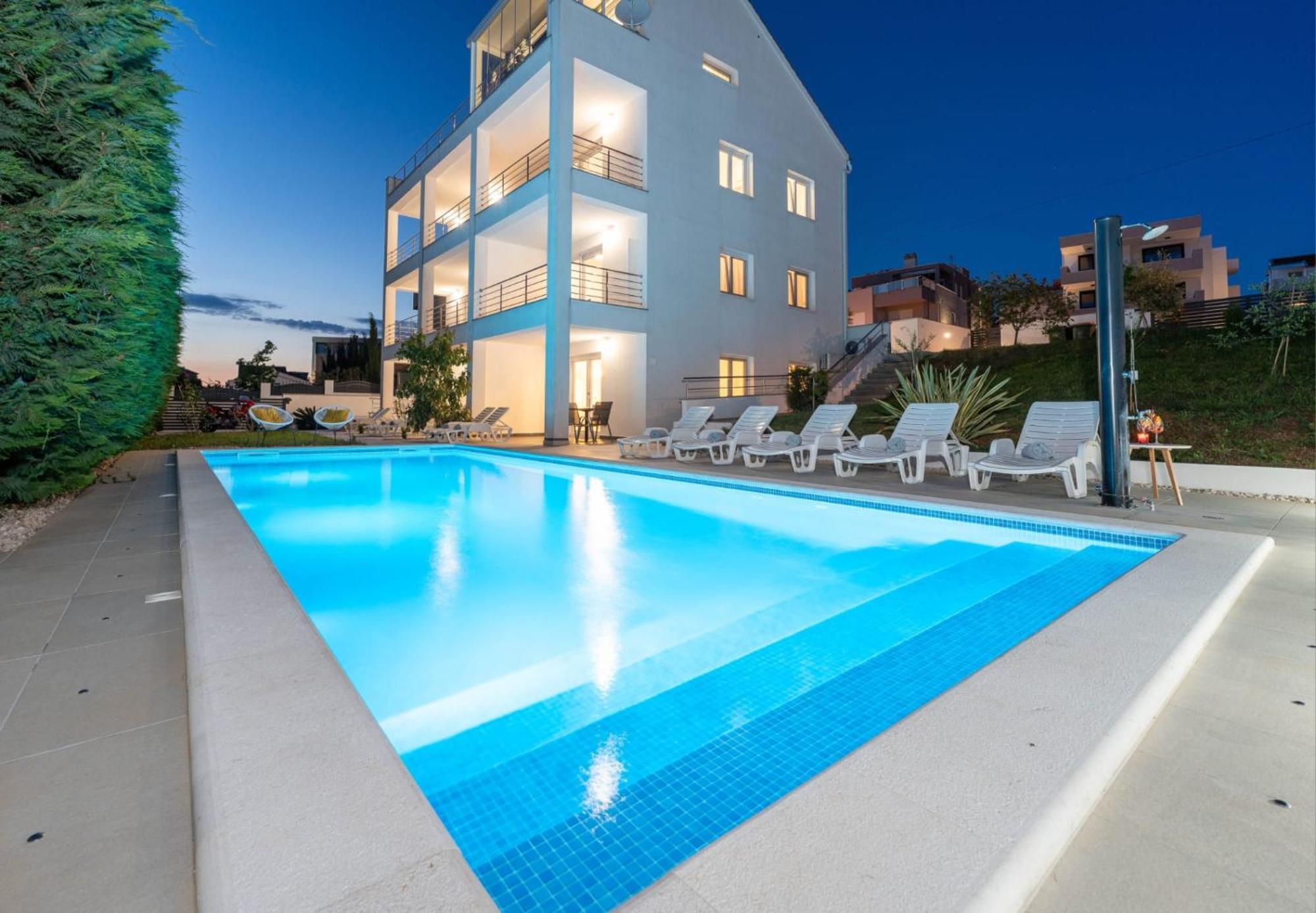 Apartment Deluxe Villa Carlotta Zara Esterno foto