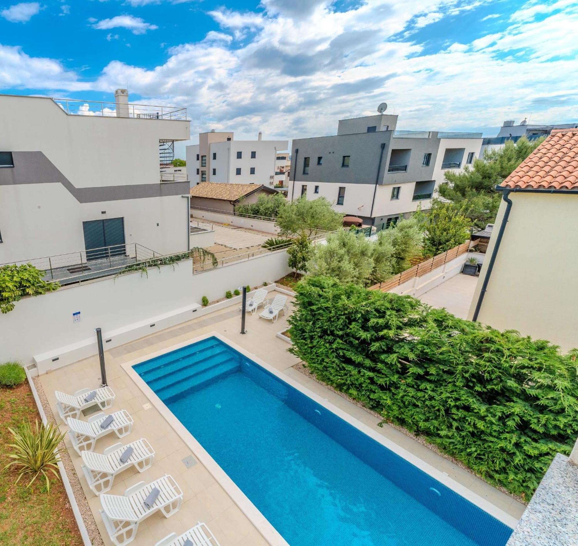 Apartment Deluxe Villa Carlotta Zara Esterno foto